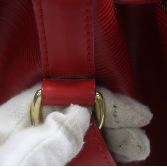 Louis Vuitton Noe Red Epi Shoulder Bag - Picture 8 of 12